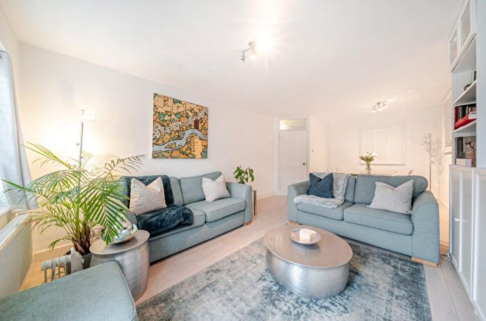 2 Bedroom Flat For Sale In St Peters Way, Ealing, W5