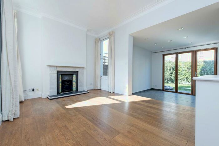 5 Bedroom Terraced House To Rent In Sumburgh Road, SW12