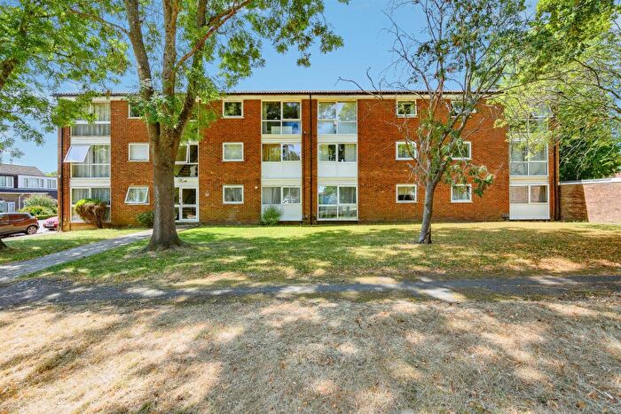 2 Bedroom Flat To Rent In Chenies Court, Hemel Hempstead, HP2