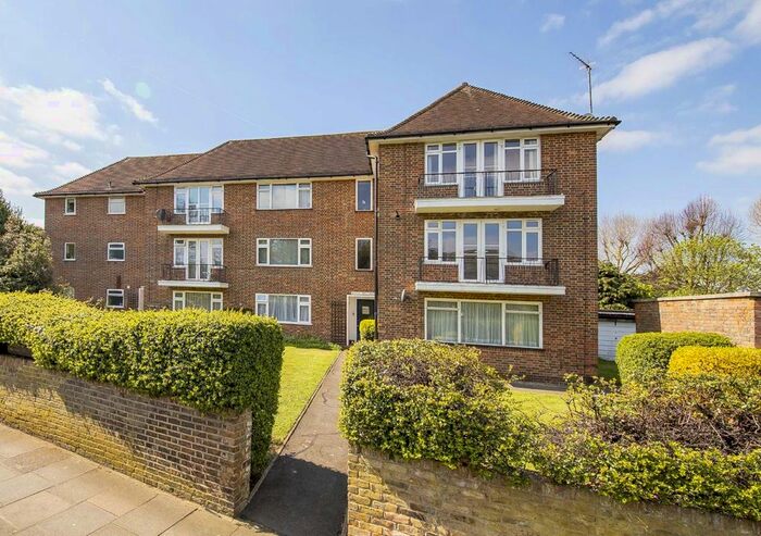 2 Bedroom Flat To Rent In Queens Walk, London, W5