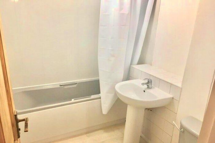 2 Bedroom Flat To Rent In Shafter Road, Dagenham, RM10