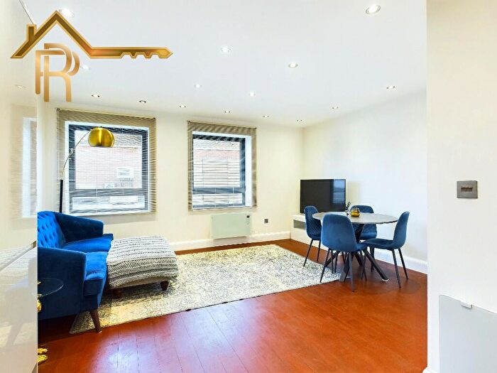 2 Bedroom Flat For Sale In High Street, Brentwood, Essex, CM14