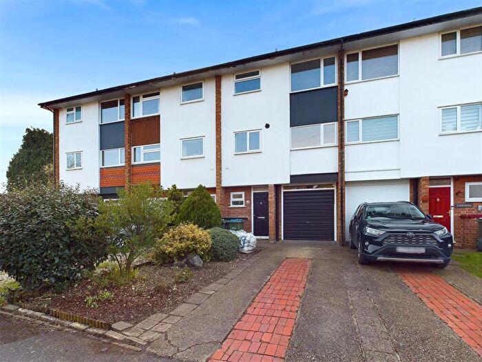 2 Bedroom Town House To Rent In Manor Road, Walton-On-Thames, KT12