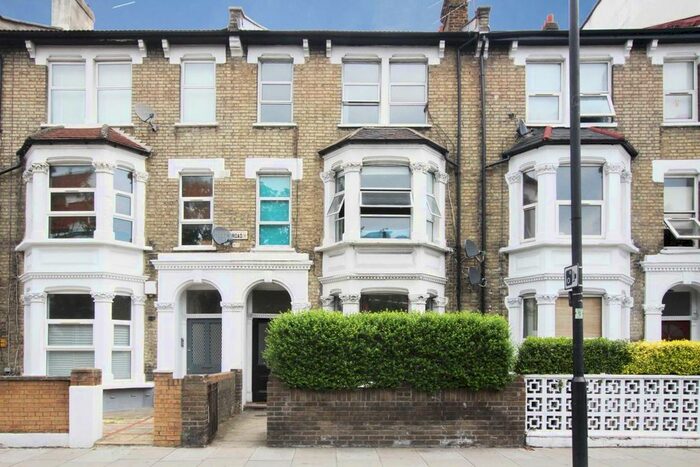 2 Bedroom Flat To Rent In Askew Road, London, W12