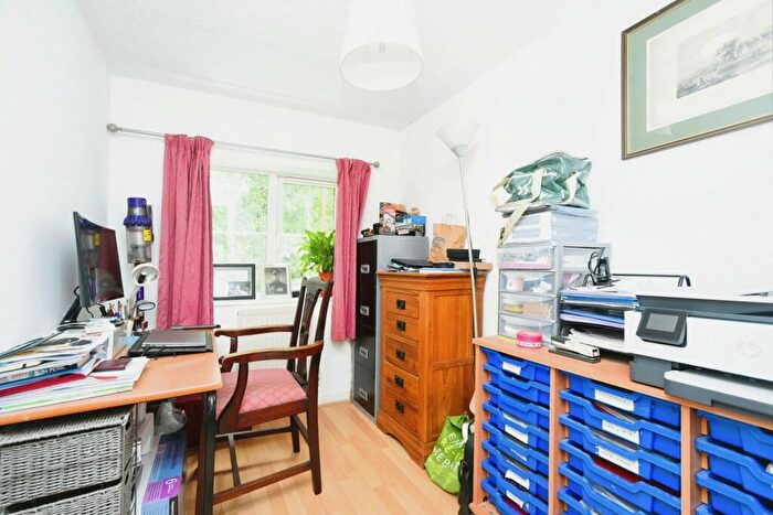 3 Bedroom End Of Terrace House For Sale In Hudson Way, Swindon, SN25