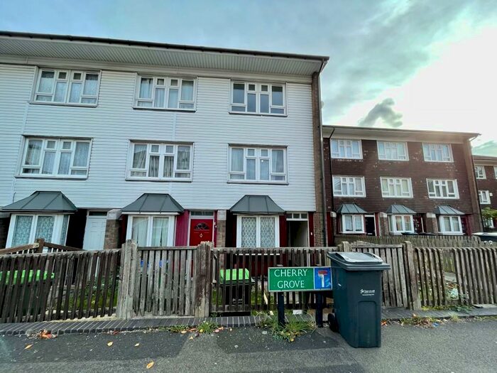 4 Bedroom End Of Terrace House To Rent In Cherry Grove, Smethwick, West Midlands, B66