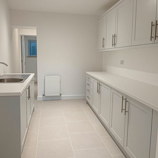 3 Bedroom End Terrace House To Rent In Clydach Road, Morriston, SA6