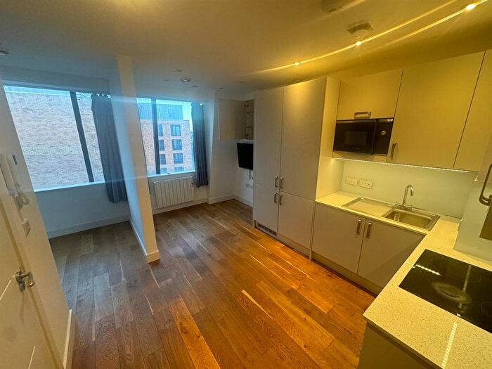 1 Bedroom Flat To Rent In High Street, Feltham, TW13