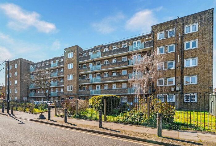 1 Bedroom Flat For Sale In James Middleton House, Middleton Street, E2