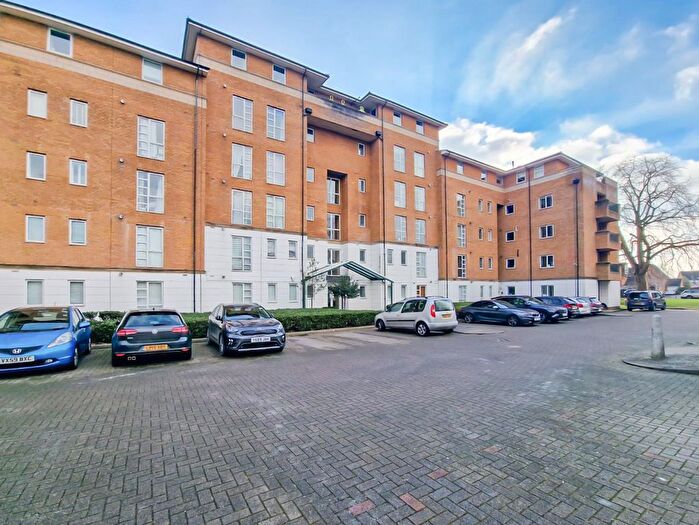 2 Bedroom Flat To Rent In Sparkford Gardens, London, N11