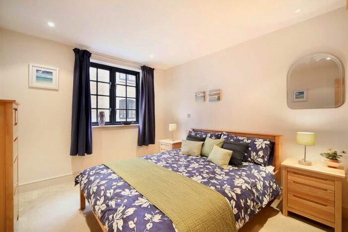 1 Bedroom Flat To Rent In Cayenne Court, London, SE1