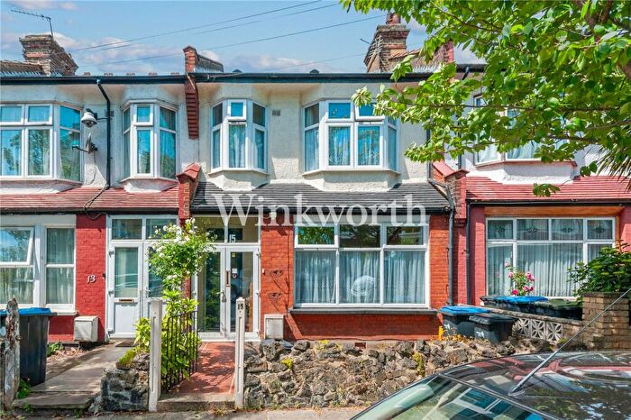 4 Bedroom Terraced House For Sale In Arnold Gardens, London, N13