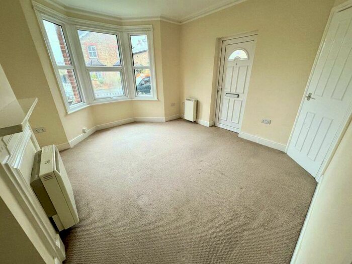 1 Bedroom Flat To Rent In Egmont Road, Surbiton, KT6