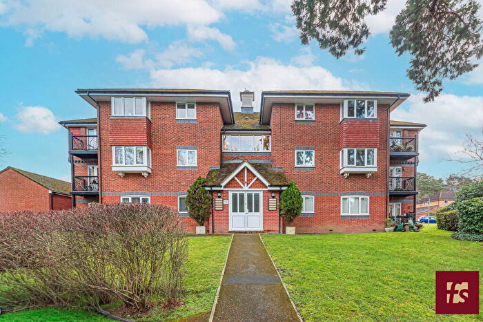 2 Bedroom Apartment For Sale In Masefield Gardens, Crowthorne, RG45