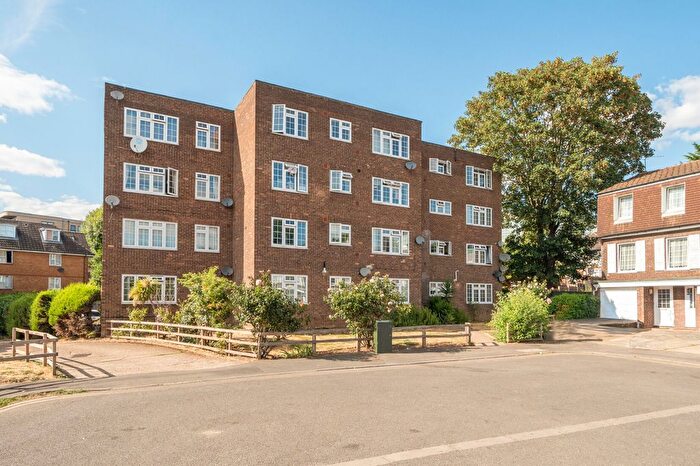 2 Bedroom Flat For Sale In Arborfield Close, Slough, Berkshire, SL1