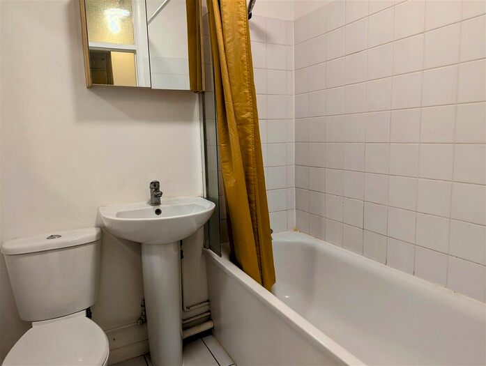 1 Bedroom Flat To Rent In Cumberland Park, London, W3
