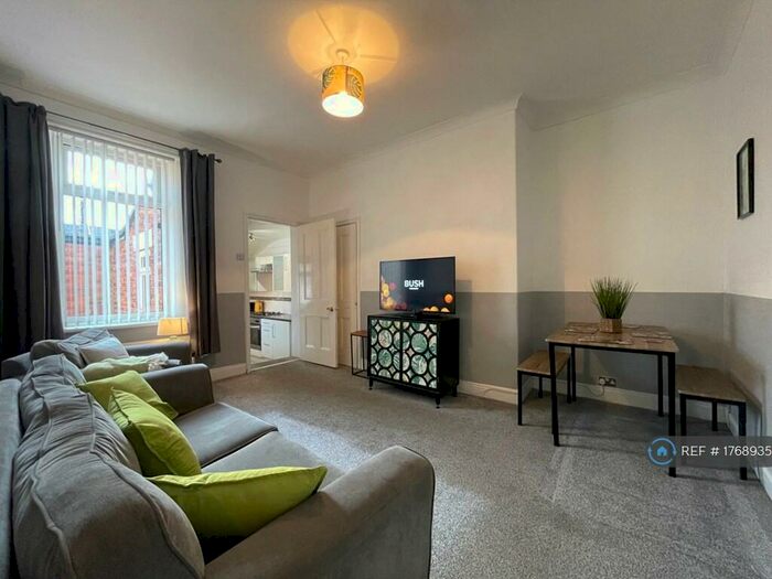 3 Bedroom Flat To Rent In Macadam Street, Gateshead, NE8