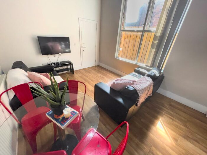 9 Bedroom Semi-Detached House To Rent In Hartington Road, L8