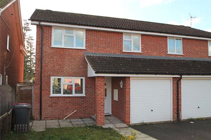4 Bedroom Semi-Detached House To Rent In Tyle Road, Tilehurst, Reading, RG30