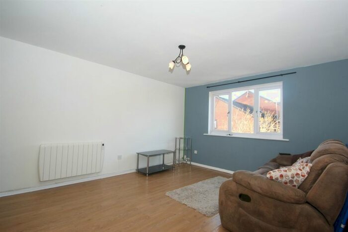 2 Bedroom Flat To Rent In Porter Close, Grays, RM20