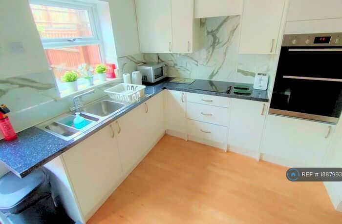 6 Bedroom Semi-Detached House To Rent In St. Nicholas Mews, Derby, DE1