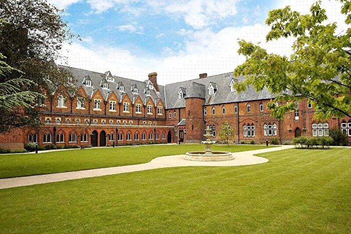 1 Bedroom Flat To Rent In Convent Court, Hatch Lane, Windsor, SL4