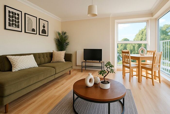 2 Bedroom Flat To Rent In The Avenue, Wembley, HA9