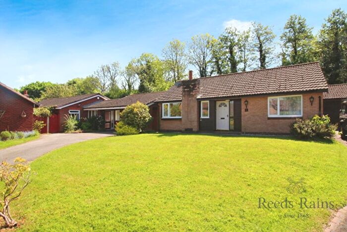 2 Bedroom Bungalow To Rent In Clough Avenue, Walton-le-Dale, Preston, Lancashire, PR5