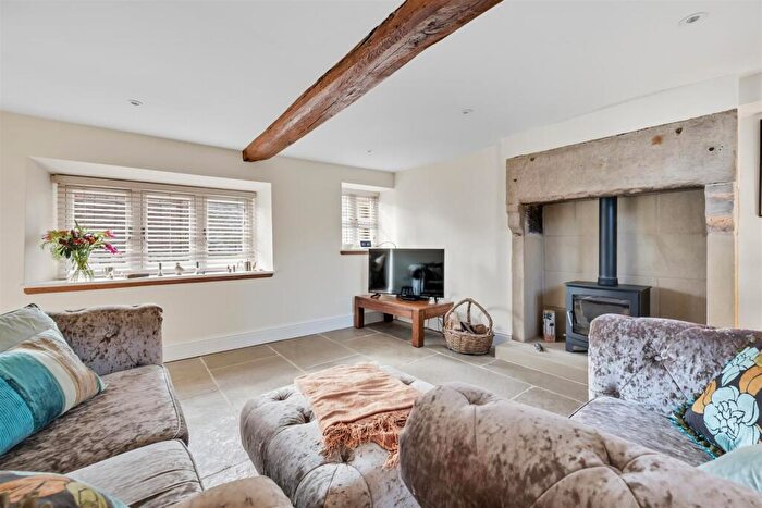 2 Bedroom Cottage For Sale In High Street, Calver, Hope Valley, S32