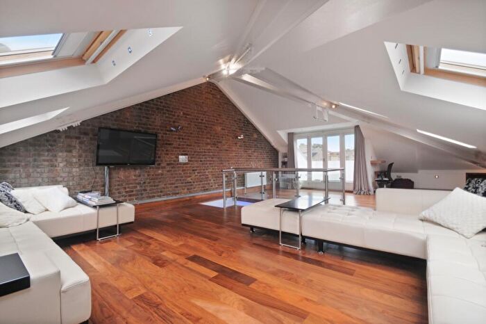 3 Bedroom Flat To Rent In Buckland Crescent London, NW3