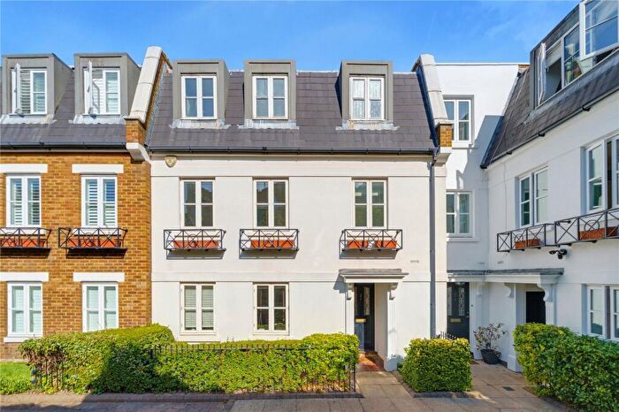 3 Bedroom Terraced House For Sale In Rush Hill Mews, SW11