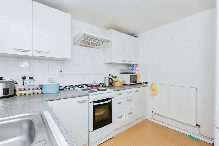 2 Bedroom Flat To Rent In Neston Gardens, Leicester, LE2