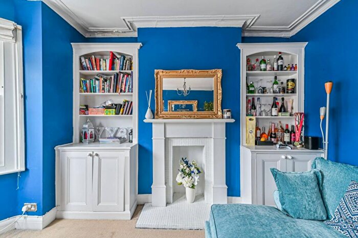 1 Bedroom Flat To Rent In Afghan Road, Little India, London, SW11