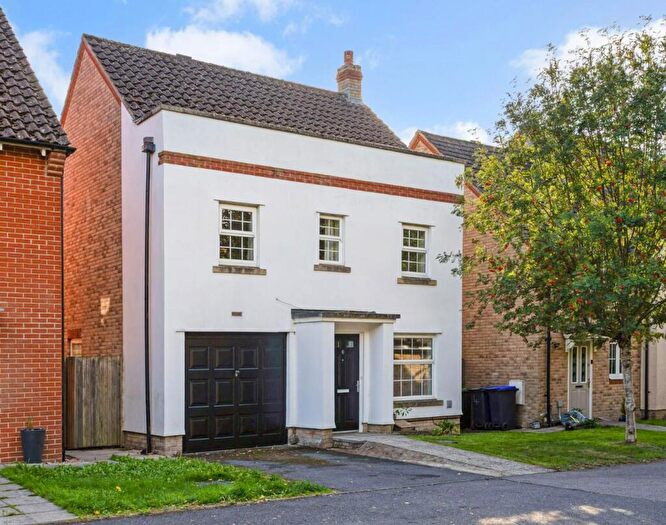 3 Bedroom Detached House For Sale In Wellworthy Drive, Harnham, Salisbury, SP2