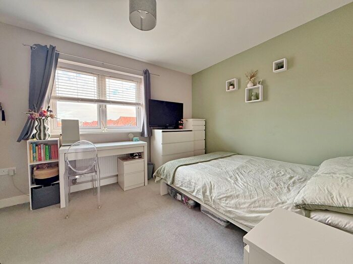 3 Bedroom Semi-Detached House For Sale In Chalk Way, Drayton, PO6