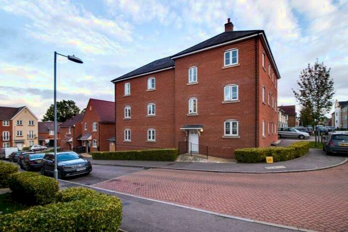 2 Bedroom Flat To Rent In Abbess Terrace, Loughton, IG10