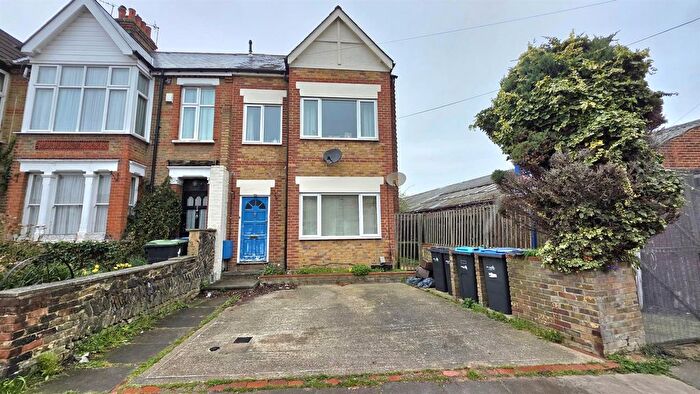 Studio To Rent In Ladbroke Road, Enfield, EN1