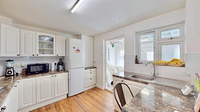 3 Bedroom End Of Terrace House For Sale In Greenway, Dagenham, RM8