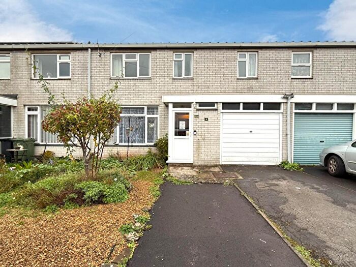 3 Bedroom House For Sale In Yew Tree Gardens, Nailsea, North Somerset, BS48