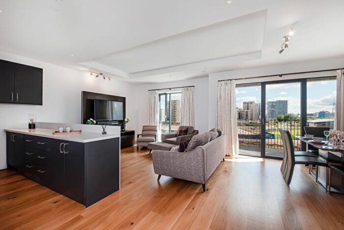 2 Bedroom Apartment To Rent In Botanic Square, Globe House, E14