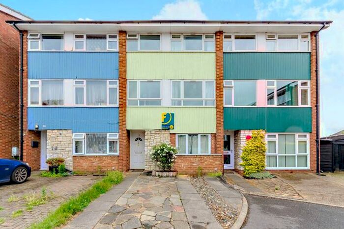 6 Bedroom Terraced House To Rent In Queens Drive, Stoughton, Guildford, GU2