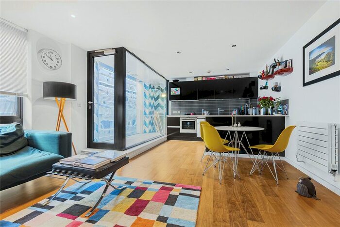 2 Bedroom Flat To Rent In Westland Place, Shoreditch, London, N1