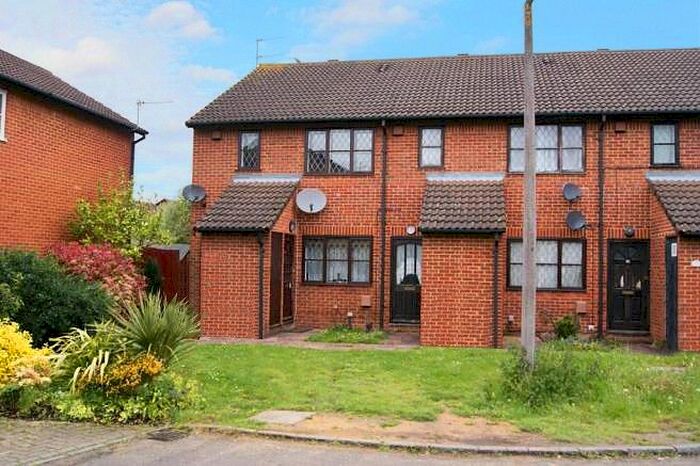 1 Bedroom Maisonette To Rent In Bridlington Spur, Slough, Berkshire SL1