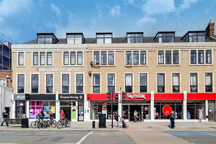 2 Bedroom Flat To Rent In Balham High Road, Balham, SW12