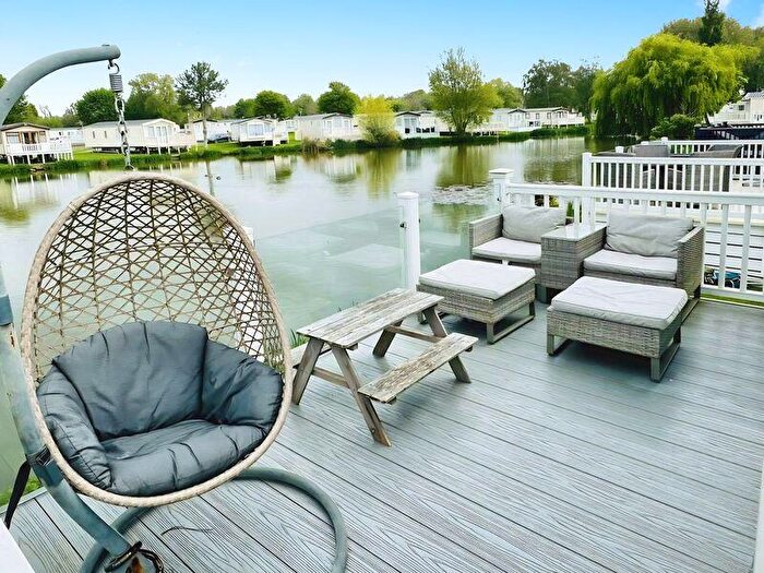 3 Bedroom Lodge For Sale In Mallard Lake, Cotswold Hoburne, Cotswold Lakes, GL7