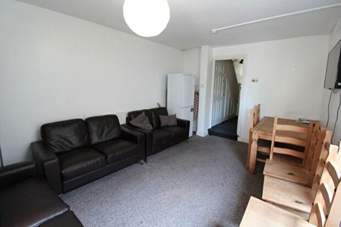 7 Bedroom Terraced House To Rent In Richmond Road Cardiff, CF24