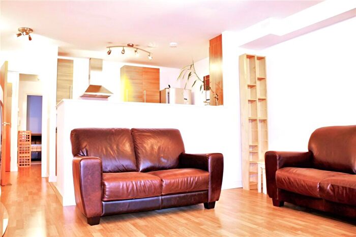 2 Bedroom Apartment To Rent In Umberston Street, Whitechapel, London, E1