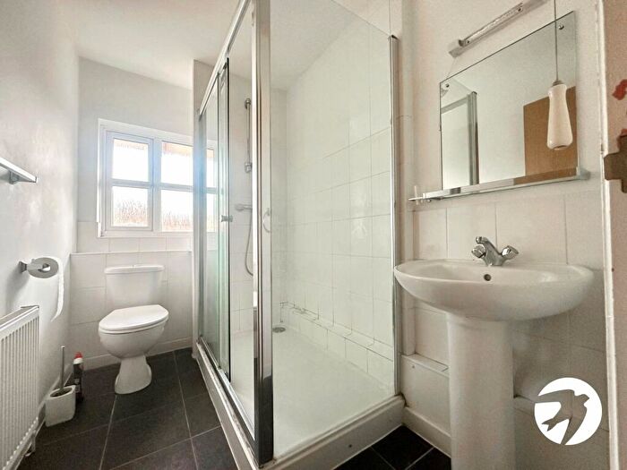 2 Bedroom Flat For Sale In Halley Gardens, Lewisham, London, SE13