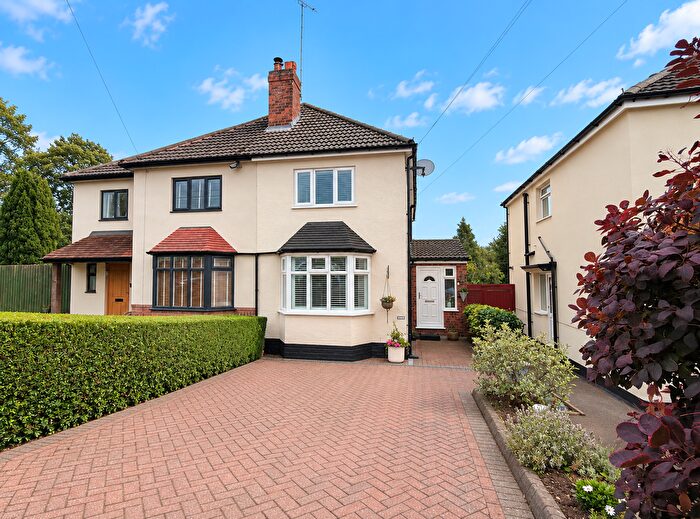 3 Bedroom Semi-Detached House For Sale In Blythsford Road, Hall Green, B28