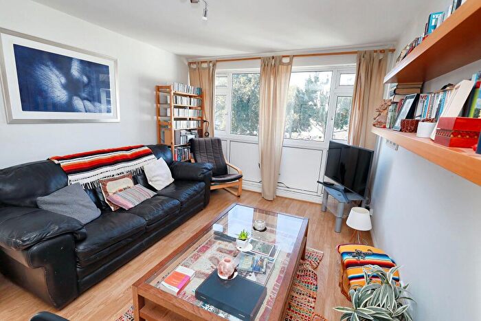 1 Bedroom Flat To Rent In Coles Hill, HP1